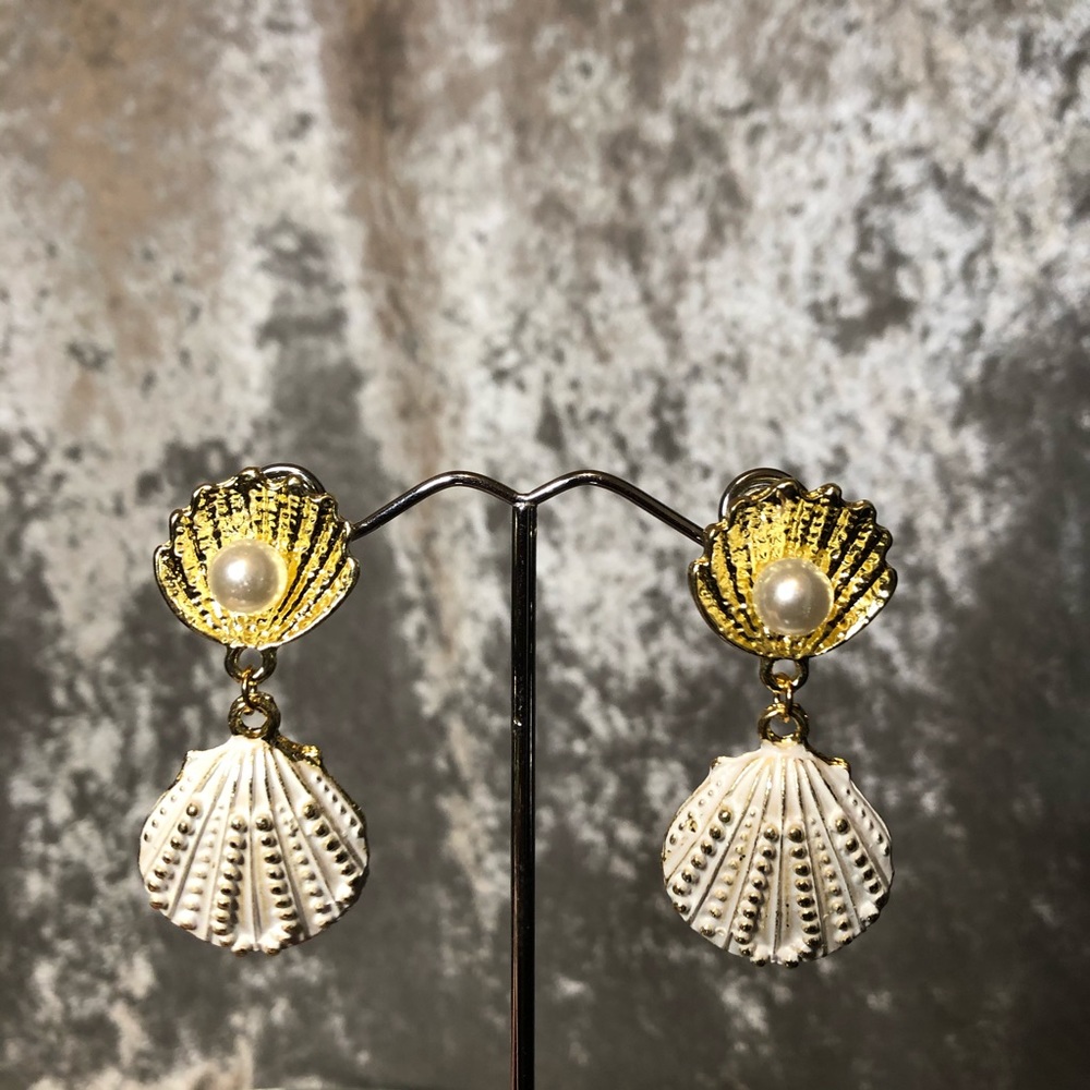 SEASHELLS & Pearls Earrings